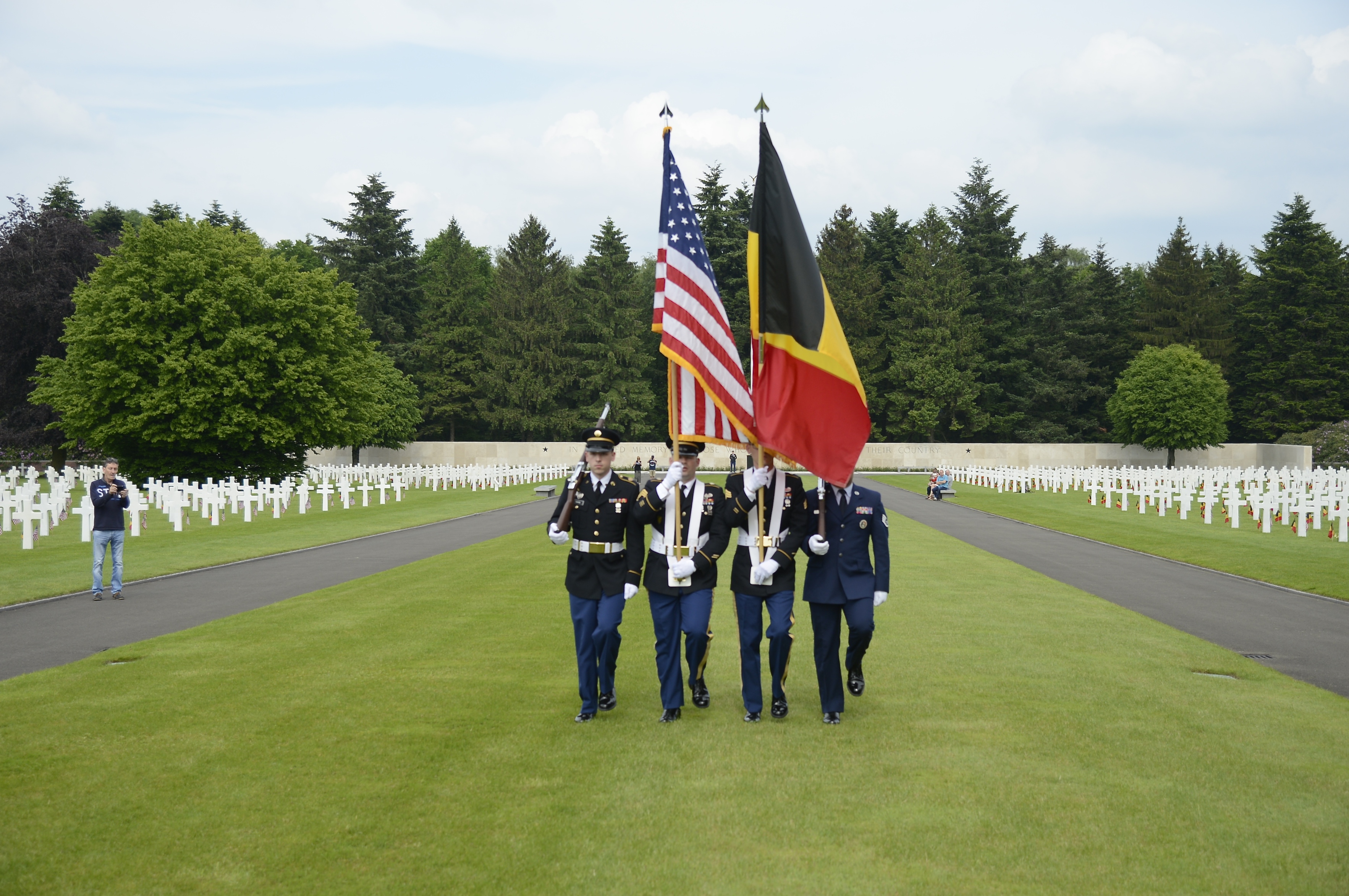 Henri-Chapelle flag presentation