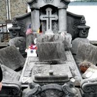 Farina grave pre-restoration